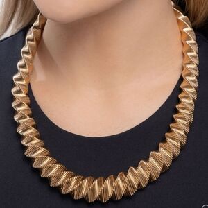 Chic Gold Twisted Necklace